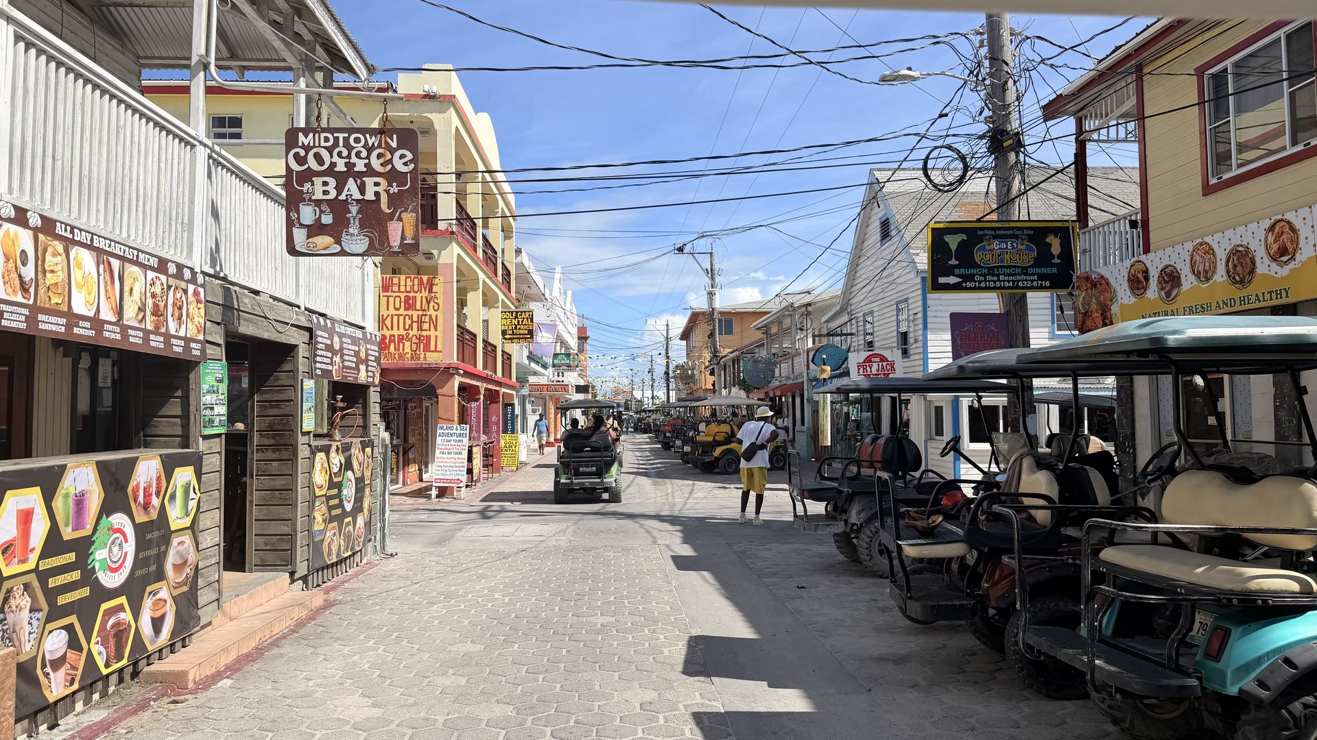 San Pedro street with flamboyant tree
